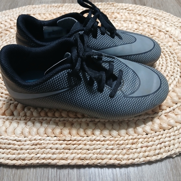 Nike Black and Gray Sports Sneakers - Picture 3 of 14
